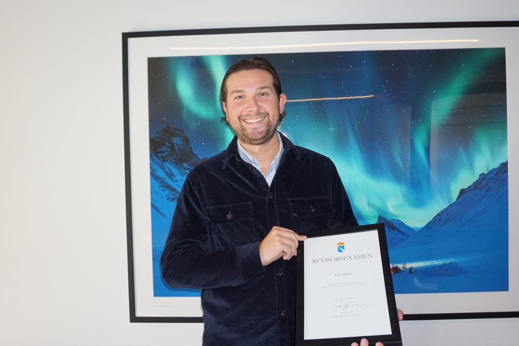 Erik Nilsson kan titulera sig som auktoriserad revisor!